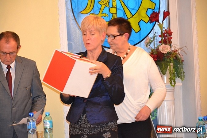 Zdjęcie w galerii na portalu naszraciborz.pl: Kuźnia Raciborska: Nowy burmistrz i radni już po ślubowaniu wiadomości z regionu