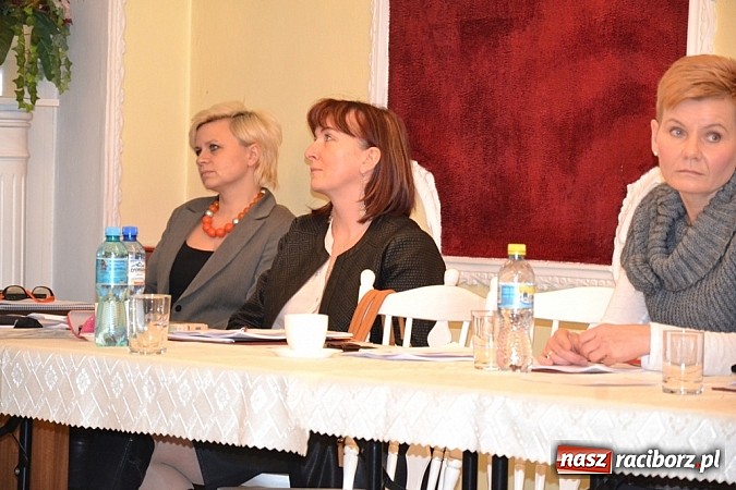 Zdjęcie w galerii na portalu naszraciborz.pl: Kuźnia Raciborska: Nowy burmistrz i radni już po ślubowaniu wiadomości z regionu