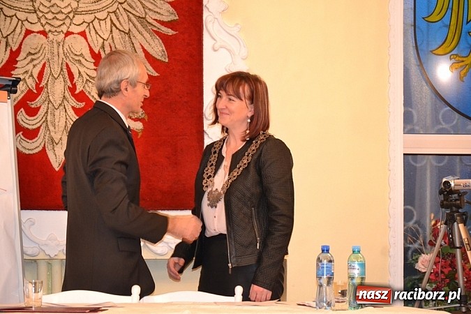 Zdjęcie w galerii na portalu naszraciborz.pl: Kuźnia Raciborska: Nowy burmistrz i radni już po ślubowaniu wiadomości z regionu
