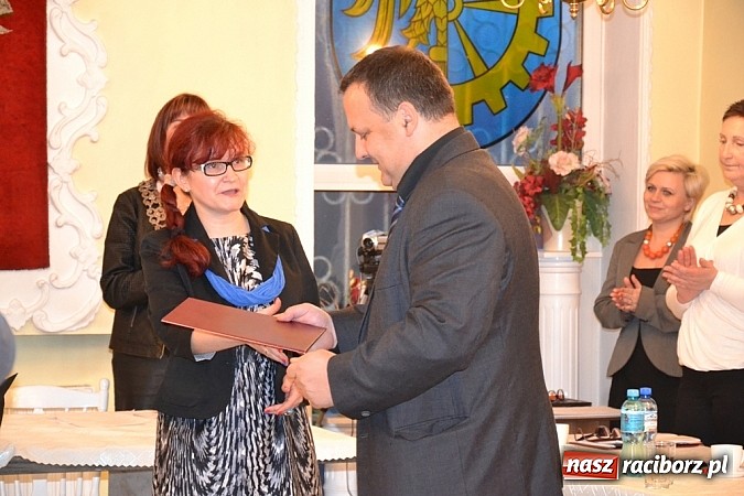 Zdjęcie w galerii na portalu naszraciborz.pl: Kuźnia Raciborska: Nowy burmistrz i radni już po ślubowaniu wiadomości z regionu