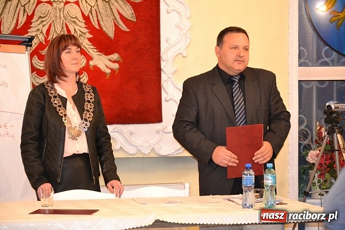 Zdjęcie w galerii na portalu naszraciborz.pl: Kuźnia Raciborska: Nowy burmistrz i radni już po ślubowaniu wiadomości z regionu