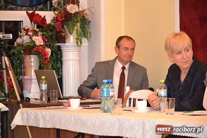 Zdjęcie w galerii na portalu naszraciborz.pl: Kuźnia Raciborska: Nowy burmistrz i radni już po ślubowaniu wiadomości z regionu