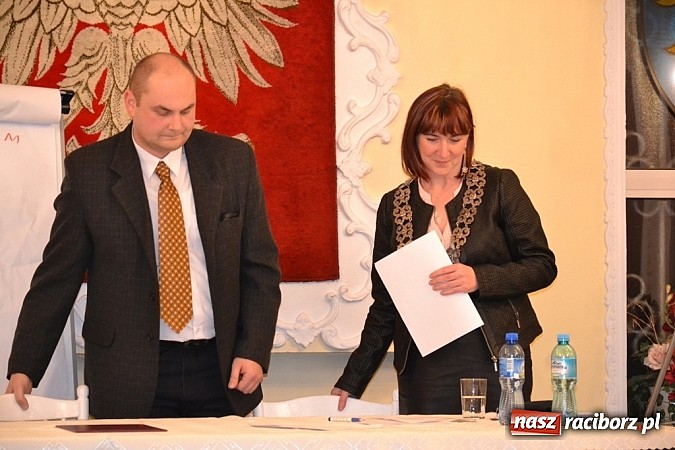 Zdjęcie w galerii na portalu naszraciborz.pl: Kuźnia Raciborska: Nowy burmistrz i radni już po ślubowaniu wiadomości z regionu