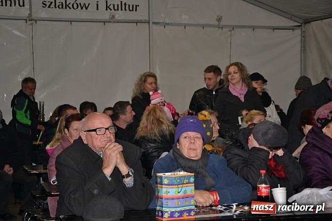 Zdjęcie w galerii na portalu naszraciborz.pl: Kiermasz świąteczny i Mikołaj w Zabełkowie wiadomości z regionu