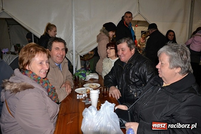 Zdjęcie w galerii na portalu naszraciborz.pl: Kiermasz świąteczny i Mikołaj w Zabełkowie wiadomości z regionu
