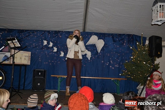 Zdjęcie w galerii na portalu naszraciborz.pl: Kiermasz świąteczny i Mikołaj w Zabełkowie wiadomości z regionu
