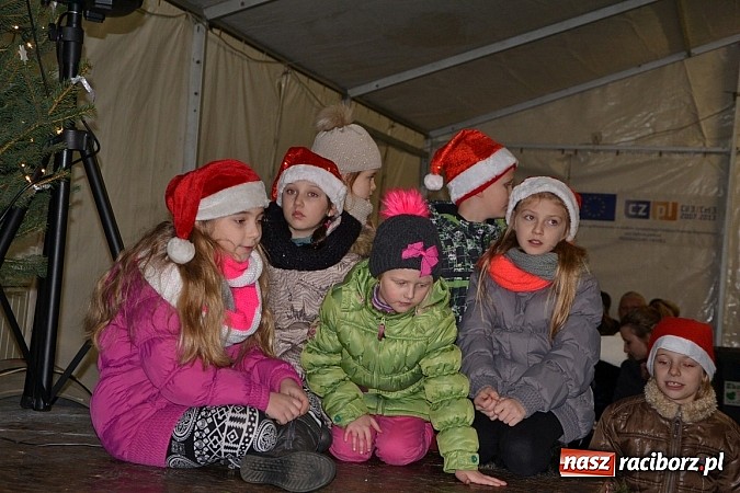 Zdjęcie w galerii na portalu naszraciborz.pl: Kiermasz świąteczny i Mikołaj w Zabełkowie wiadomości z regionu
