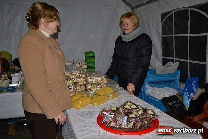 Zdjęcie w galerii na portalu naszraciborz.pl: Kiermasz świąteczny i Mikołaj w Zabełkowie wiadomości z regionu