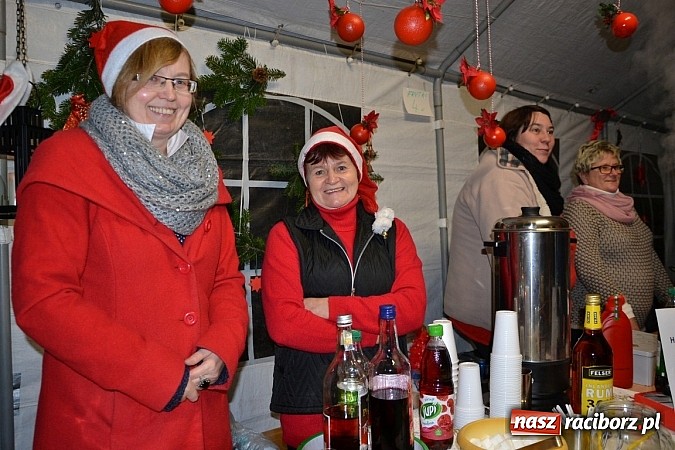 Zdjęcie w galerii na portalu naszraciborz.pl: Kiermasz świąteczny i Mikołaj w Zabełkowie wiadomości z regionu