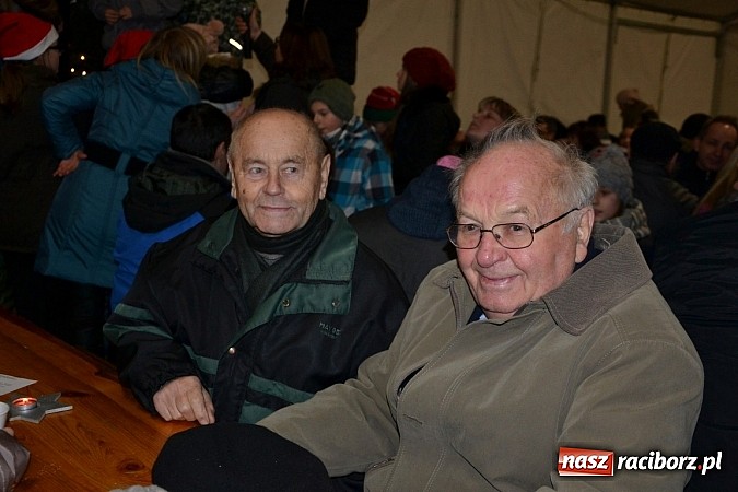 Zdjęcie w galerii na portalu naszraciborz.pl: Kiermasz świąteczny i Mikołaj w Zabełkowie wiadomości z regionu