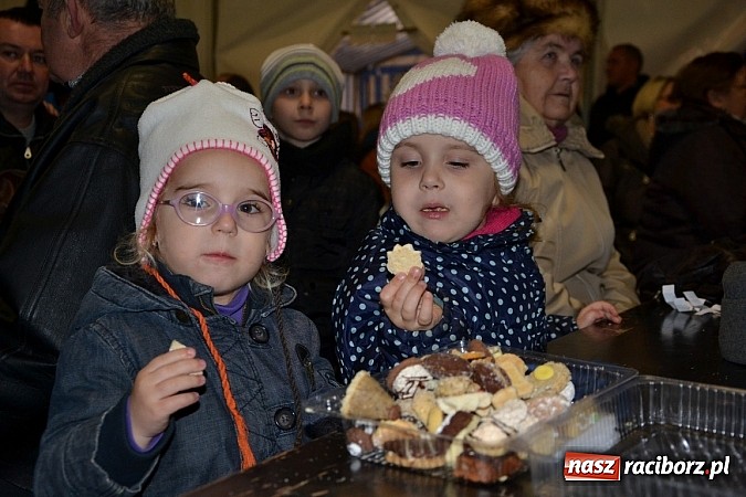 Zdjęcie w galerii na portalu naszraciborz.pl: Kiermasz świąteczny i Mikołaj w Zabełkowie wiadomości z regionu