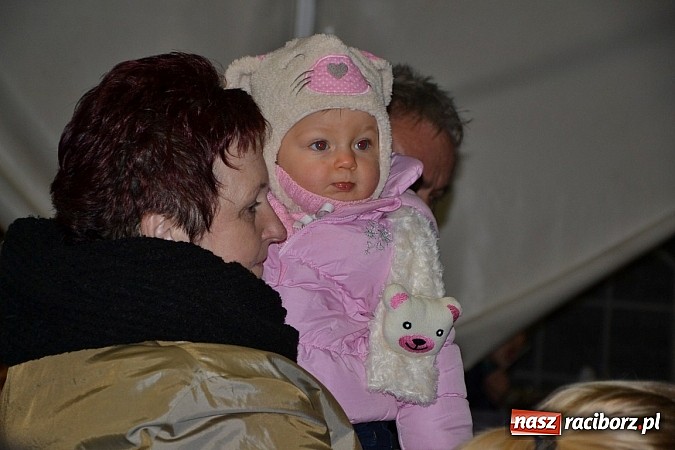 Zdjęcie w galerii na portalu naszraciborz.pl: Kiermasz świąteczny i Mikołaj w Zabełkowie wiadomości z regionu