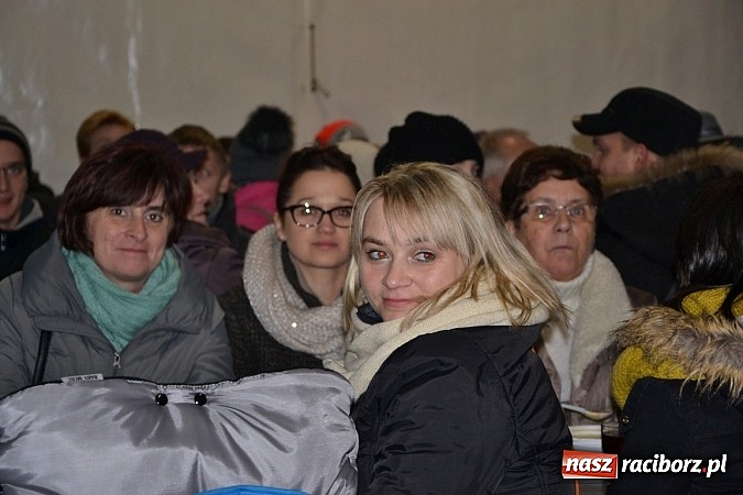 Zdjęcie w galerii na portalu naszraciborz.pl: Kiermasz świąteczny i Mikołaj w Zabełkowie wiadomości z regionu