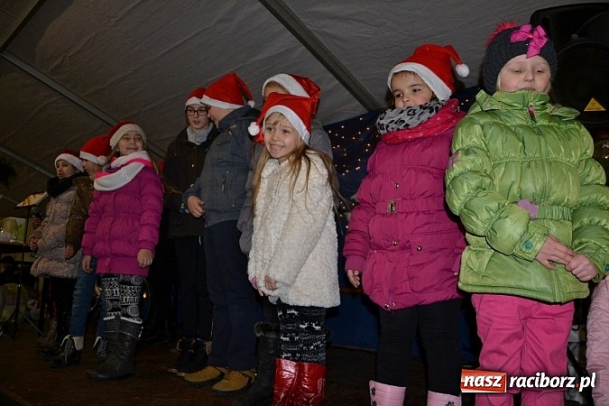 Zdjęcie w galerii na portalu naszraciborz.pl: Kiermasz świąteczny i Mikołaj w Zabełkowie wiadomości z regionu