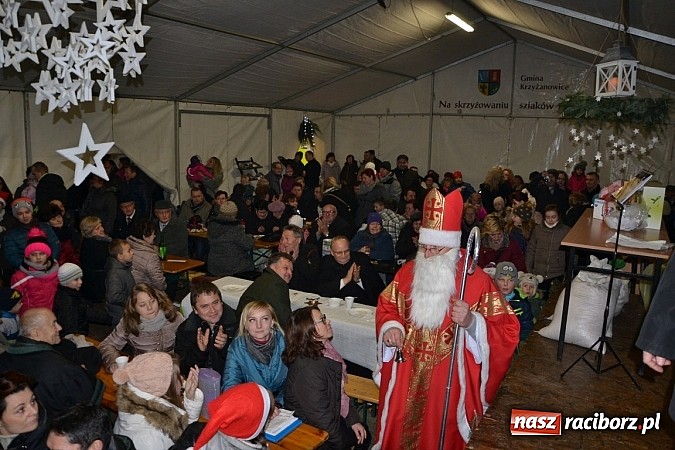 Zdjęcie w galerii na portalu naszraciborz.pl: Kiermasz świąteczny i Mikołaj w Zabełkowie wiadomości z regionu