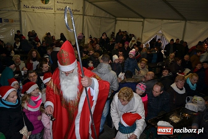 Zdjęcie w galerii na portalu naszraciborz.pl: Kiermasz świąteczny i Mikołaj w Zabełkowie wiadomości z regionu