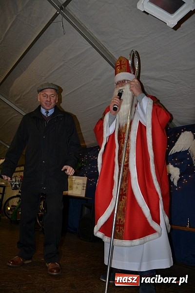 Zdjęcie w galerii na portalu naszraciborz.pl: Kiermasz świąteczny i Mikołaj w Zabełkowie wiadomości z regionu