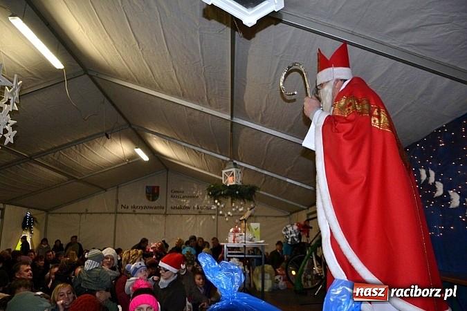 Zdjęcie w galerii na portalu naszraciborz.pl: Kiermasz świąteczny i Mikołaj w Zabełkowie wiadomości z regionu