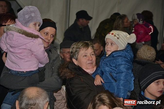 Zdjęcie w galerii na portalu naszraciborz.pl: Kiermasz świąteczny i Mikołaj w Zabełkowie wiadomości z regionu