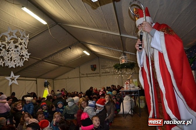 Zdjęcie w galerii na portalu naszraciborz.pl: Kiermasz świąteczny i Mikołaj w Zabełkowie wiadomości z regionu