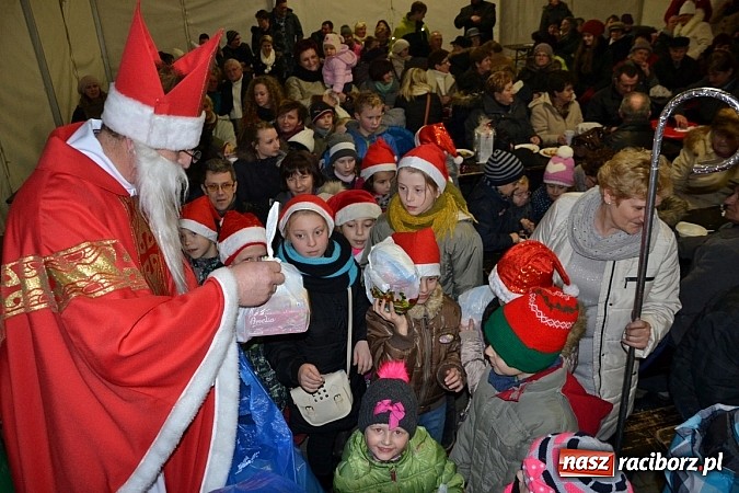 Zdjęcie w galerii na portalu naszraciborz.pl: Kiermasz świąteczny i Mikołaj w Zabełkowie wiadomości z regionu