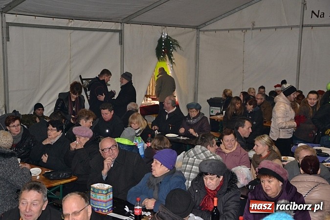 Zdjęcie w galerii na portalu naszraciborz.pl: Kiermasz świąteczny i Mikołaj w Zabełkowie wiadomości z regionu