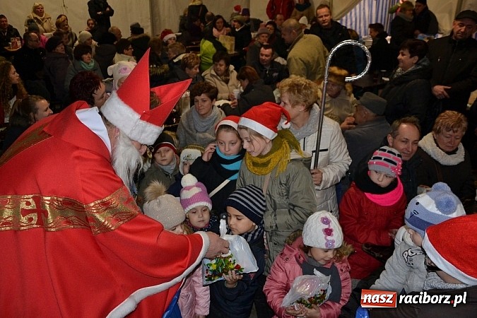 Zdjęcie w galerii na portalu naszraciborz.pl: Kiermasz świąteczny i Mikołaj w Zabełkowie wiadomości z regionu