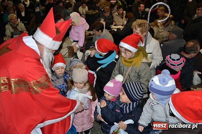 Zdjęcie w galerii na portalu naszraciborz.pl: Kiermasz świąteczny i Mikołaj w Zabełkowie wiadomości z regionu
