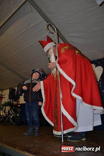 Zdjęcie w galerii na portalu naszraciborz.pl: Kiermasz świąteczny i Mikołaj w Zabełkowie wiadomości z regionu