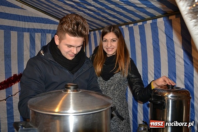 Zdjęcie w galerii na portalu naszraciborz.pl: Kiermasz świąteczny i Mikołaj w Zabełkowie wiadomości z regionu