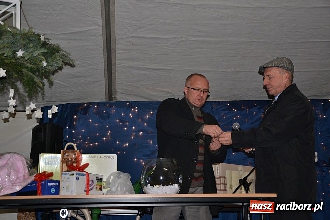 Zdjęcie w galerii na portalu naszraciborz.pl: Kiermasz świąteczny i Mikołaj w Zabełkowie wiadomości z regionu
