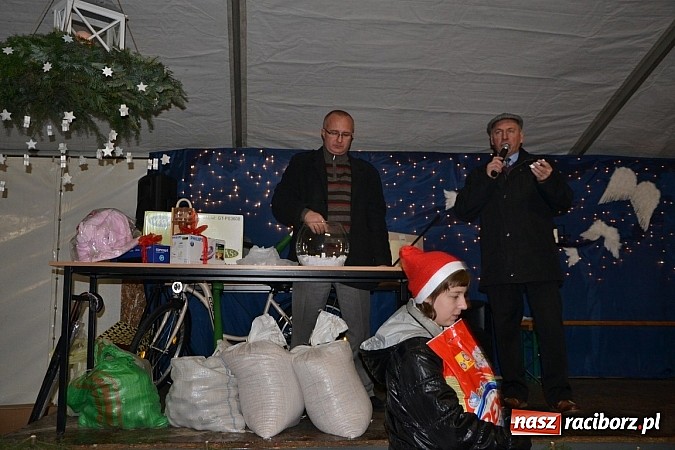 Zdjęcie w galerii na portalu naszraciborz.pl: Kiermasz świąteczny i Mikołaj w Zabełkowie wiadomości z regionu
