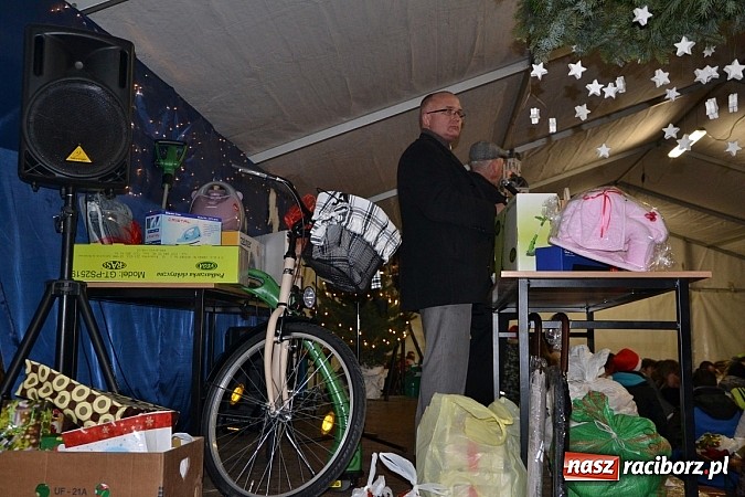 Zdjęcie w galerii na portalu naszraciborz.pl: Kiermasz świąteczny i Mikołaj w Zabełkowie wiadomości z regionu
