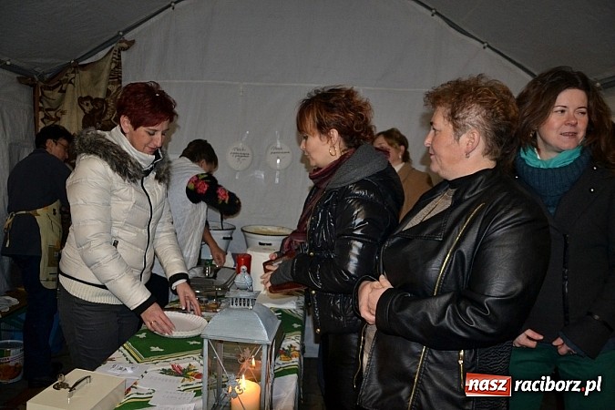 Zdjęcie w galerii na portalu naszraciborz.pl: Kiermasz świąteczny i Mikołaj w Zabełkowie wiadomości z regionu