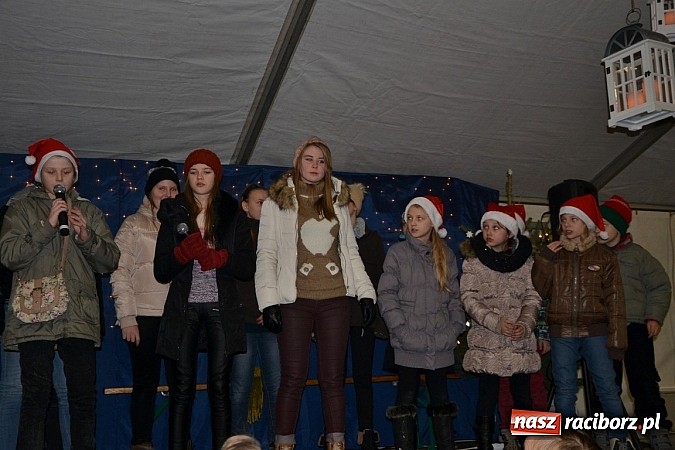 Zdjęcie w galerii na portalu naszraciborz.pl: Kiermasz świąteczny i Mikołaj w Zabełkowie wiadomości z regionu