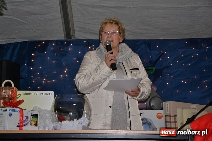 Zdjęcie w galerii na portalu naszraciborz.pl: Kiermasz świąteczny i Mikołaj w Zabełkowie wiadomości z regionu