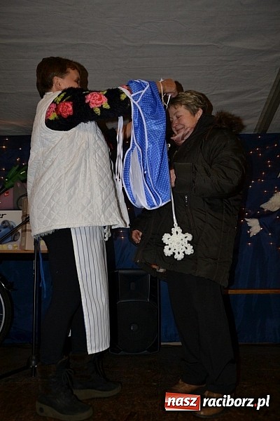 Zdjęcie w galerii na portalu naszraciborz.pl: Kiermasz świąteczny i Mikołaj w Zabełkowie wiadomości z regionu