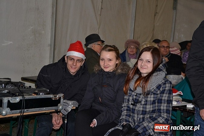 Zdjęcie w galerii na portalu naszraciborz.pl: Kiermasz świąteczny i Mikołaj w Zabełkowie wiadomości z regionu