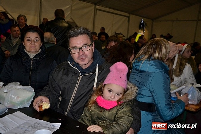 Zdjęcie w galerii na portalu naszraciborz.pl: Kiermasz świąteczny i Mikołaj w Zabełkowie wiadomości z regionu