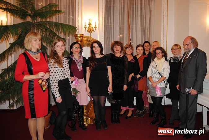 Zdjęcie w galerii na portalu naszraciborz.pl: Adepci bohemistyki z Raciborza na czeskim spektaklu wiadomości z regionu