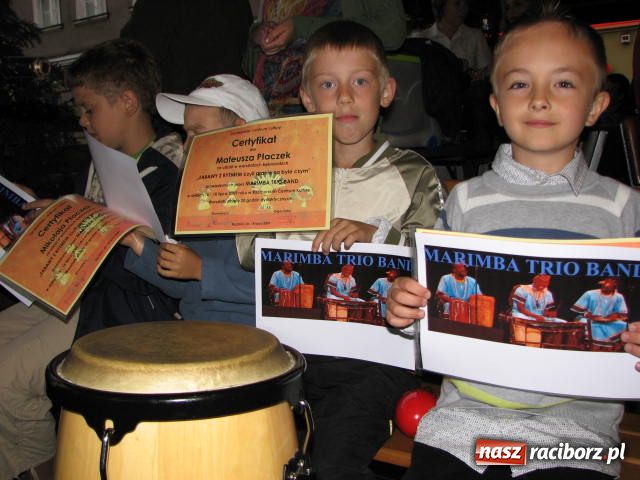 Zdjęcie w galerii na portalu naszraciborz.pl: Afrykańskie rytmy i country na Rynku wiadomości z regionu