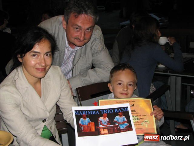 Zdjęcie w galerii na portalu naszraciborz.pl: Afrykańskie rytmy i country na Rynku wiadomości z regionu