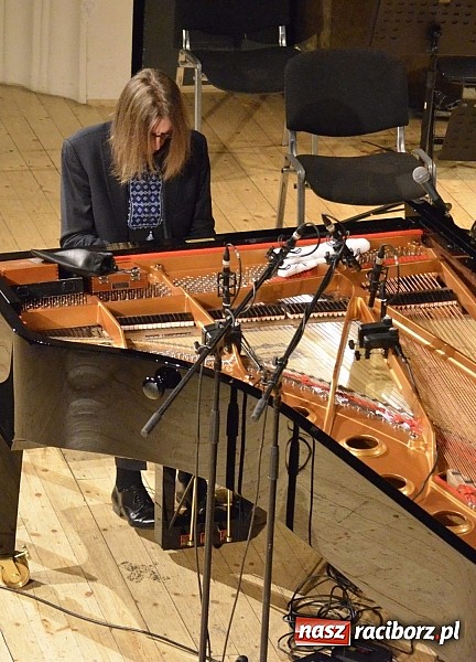 Zdjęcie w galerii na portalu naszraciborz.pl: Leszek Możdżer i orkiestra Aukso zaczarowali publiczność w RCK wiadomości z regionu