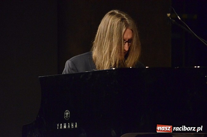 Zdjęcie w galerii na portalu naszraciborz.pl: Leszek Możdżer i orkiestra Aukso zaczarowali publiczność w RCK wiadomości z regionu