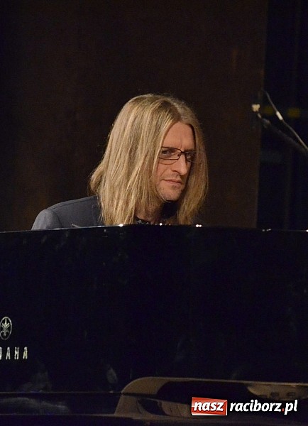 Zdjęcie w galerii na portalu naszraciborz.pl: Leszek Możdżer i orkiestra Aukso zaczarowali publiczność w RCK wiadomości z regionu