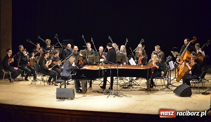 Zdjęcie w galerii na portalu naszraciborz.pl: Leszek Możdżer i orkiestra Aukso zaczarowali publiczność w RCK wiadomości z regionu