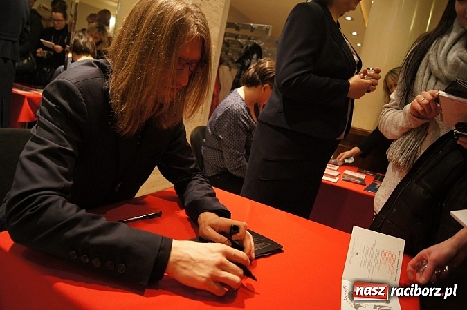 Zdjęcie w galerii na portalu naszraciborz.pl: Leszek Możdżer i orkiestra Aukso zaczarowali publiczność w RCK wiadomości z regionu