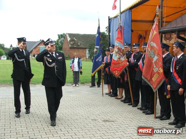 Zdjęcie w galerii na portalu naszraciborz.pl: Strażacki jubileusz w deszczu wiadomości z regionu