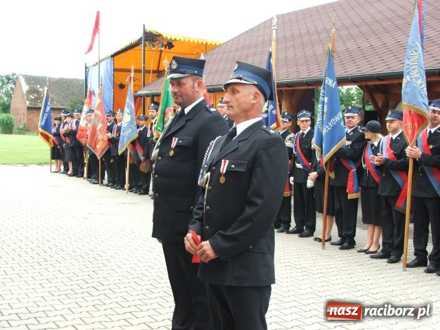 Zdjęcie w galerii na portalu naszraciborz.pl: Strażacki jubileusz w deszczu wiadomości z regionu
