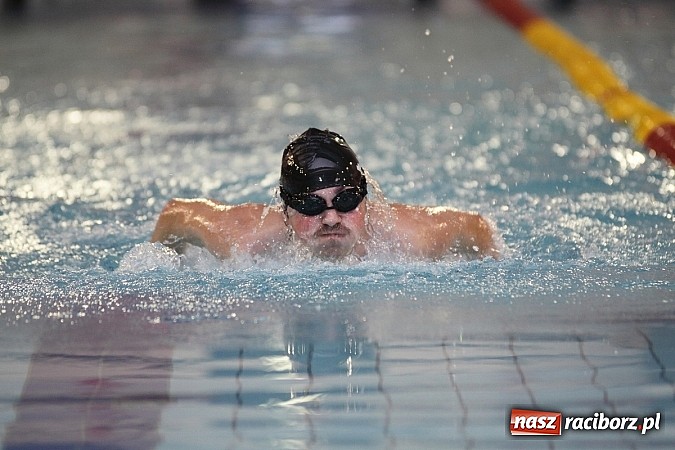 Zdjęcie w galerii na portalu naszraciborz.pl: Pływanie. Rekordowe mikołajki w H2Ostróg wiadomości z regionu